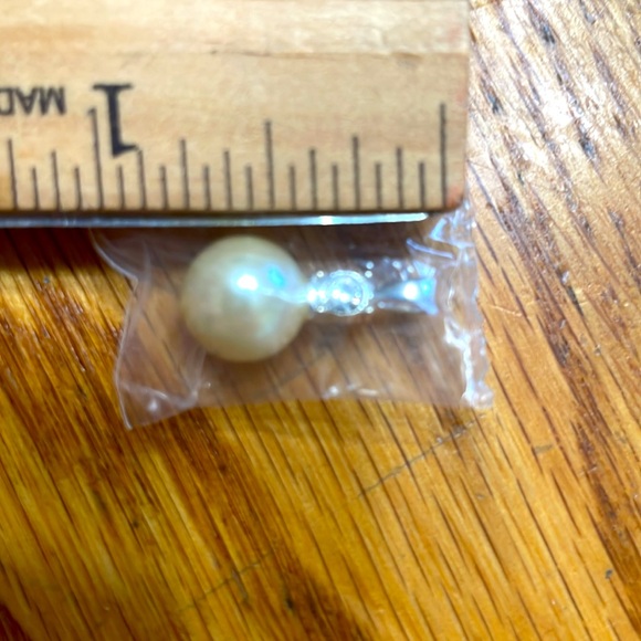 !!NEW!! Avon Daisy-Jane 5 Day Pendant Necklace Set - Picture 11 of 11